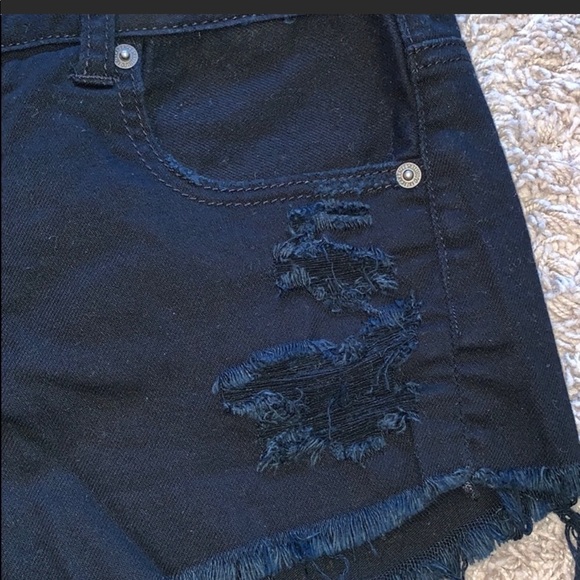 Shorts - Picture 3 of 5